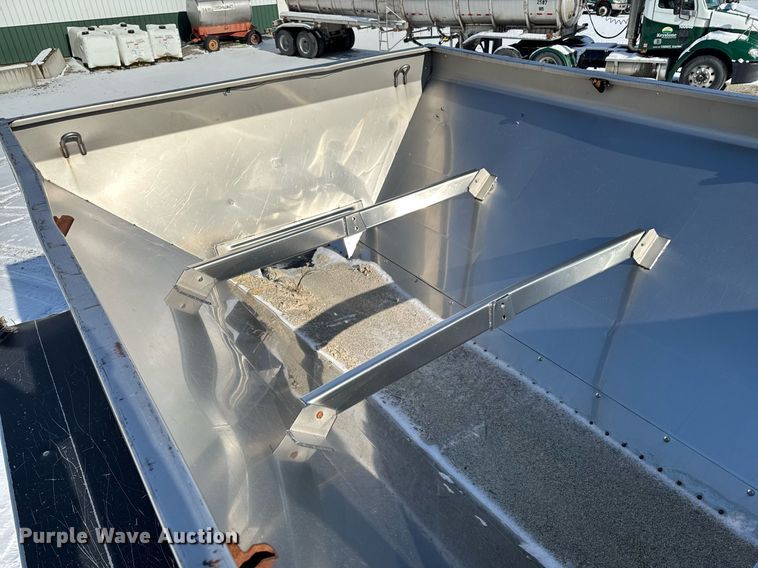 image for item DW2477 2001 International 2554 applicator truck