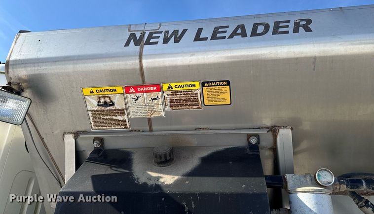 image for item DW2477 2001 International 2554 applicator truck