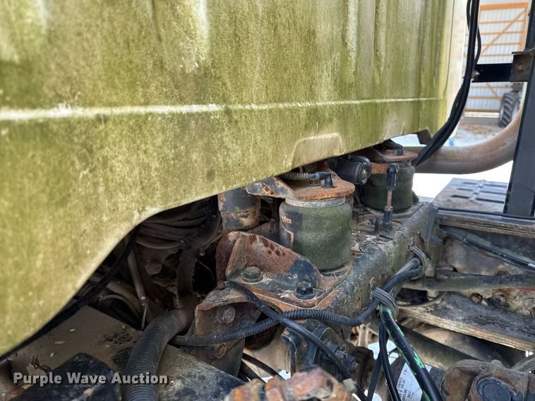 image for item DW2477 2001 International 2554 applicator truck