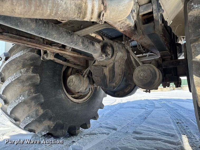 image for item DW2477 2001 International 2554 applicator truck