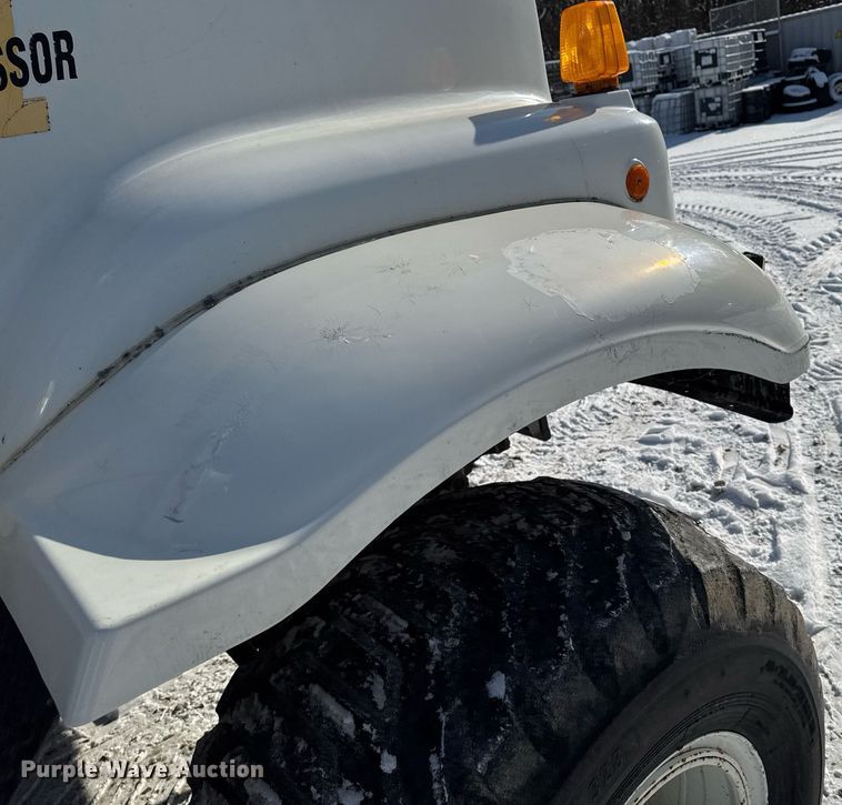 image for item DW2477 2001 International 2554 applicator truck