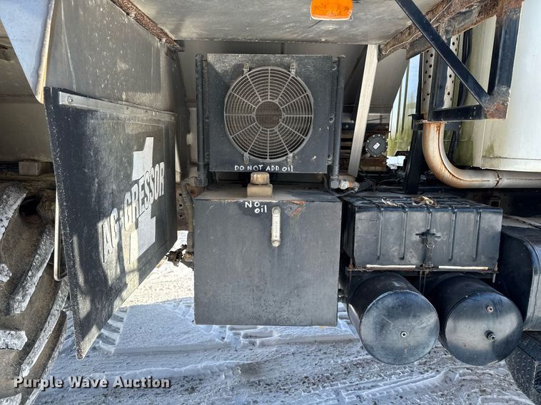 image for item DW2477 2001 International 2554 applicator truck