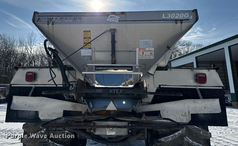 image for item DW2477 2001 International 2554 applicator truck