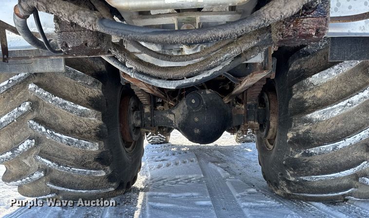 image for item DW2477 2001 International 2554 applicator truck