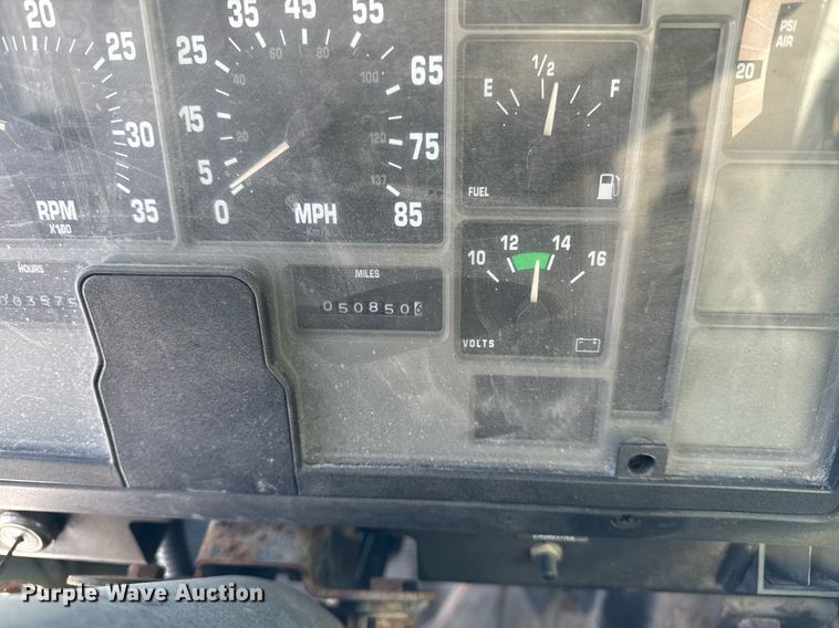 image for item DW2477 2001 International 2554 applicator truck