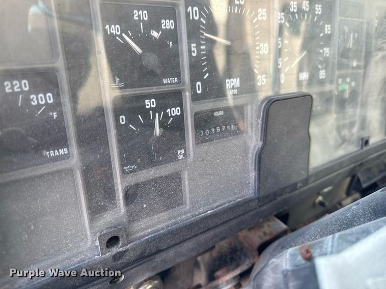 image for item DW2477 2001 International 2554 applicator truck