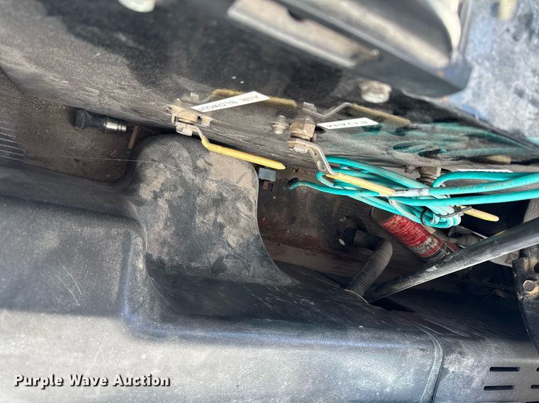 image for item DW2477 2001 International 2554 applicator truck