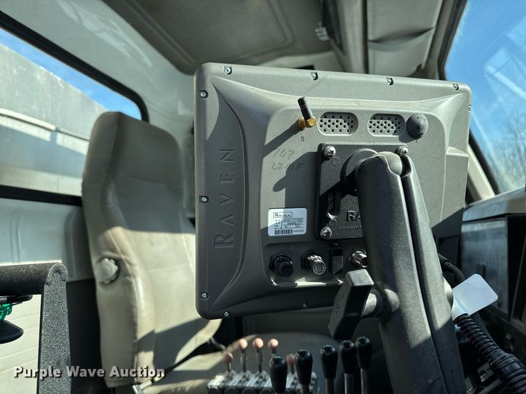 image for item DW2477 2001 International 2554 applicator truck