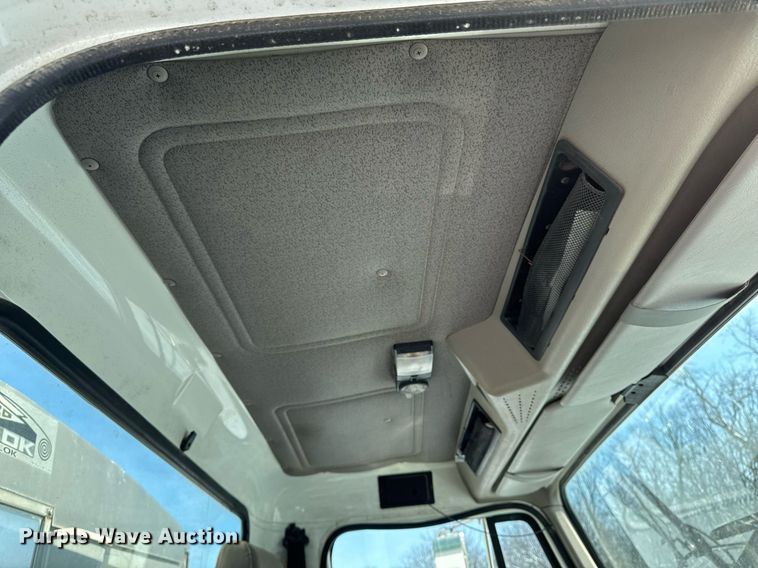 image for item DW2477 2001 International 2554 applicator truck