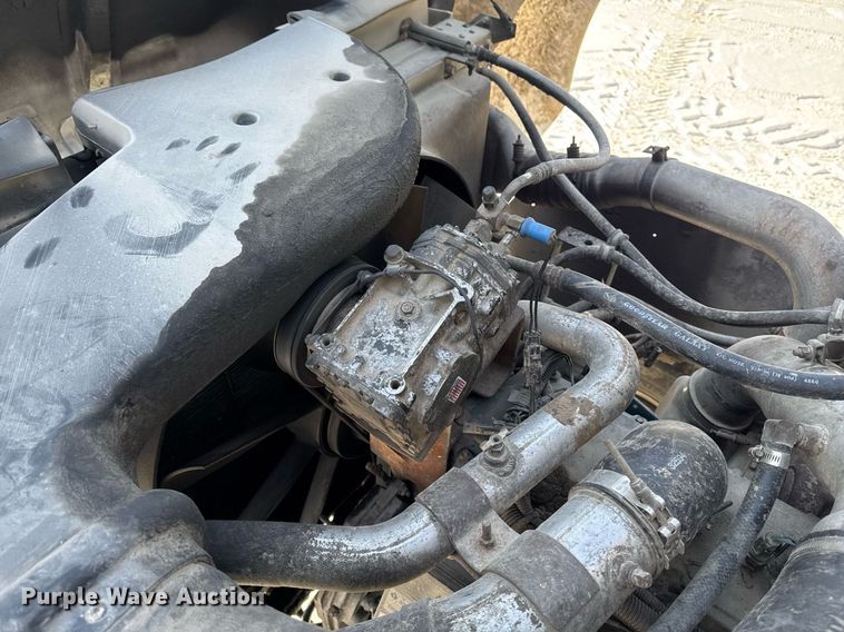 image for item DW2477 2001 International 2554 applicator truck