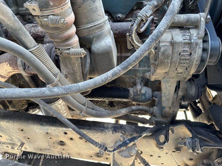 image for item DW2477 2001 International 2554 applicator truck