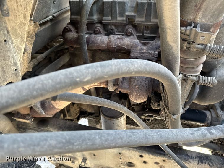 image for item DW2477 2001 International 2554 applicator truck