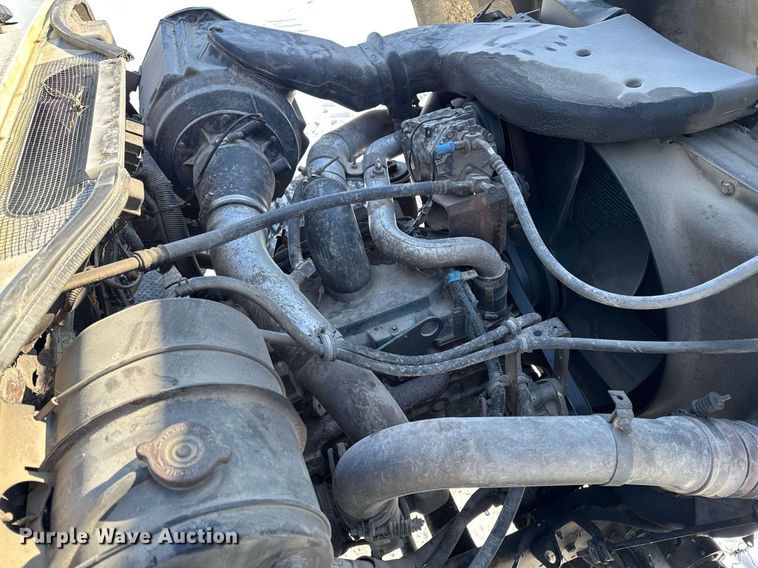 image for item DW2477 2001 International 2554 applicator truck