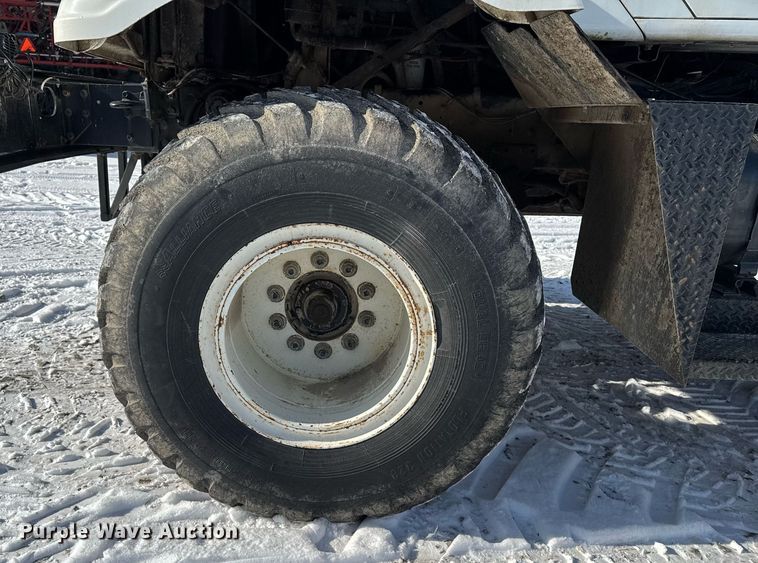 image for item DW2477 2001 International 2554 applicator truck