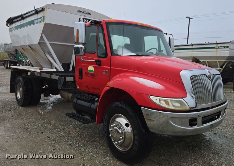image for item DX1565 2007 International 4300 feed delivery truck