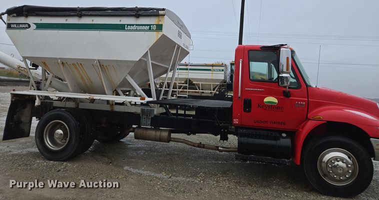 image for item DX1565 2007 International 4300 feed delivery truck