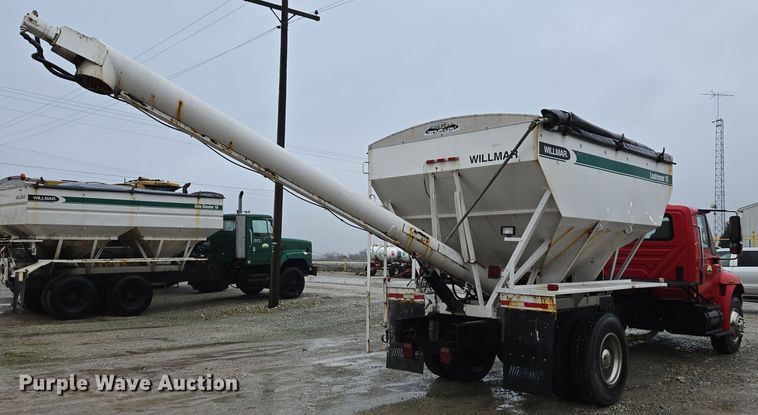 image for item DX1565 2007 International 4300 feed delivery truck