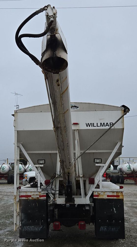 image for item DX1565 2007 International 4300 feed delivery truck