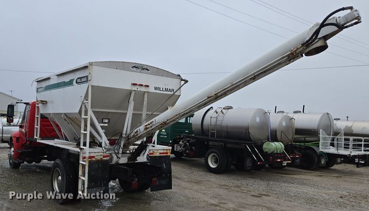 image for item DX1565 2007 International 4300 feed delivery truck