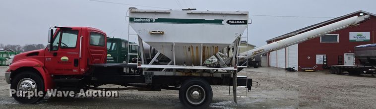 image for item DX1565 2007 International 4300 feed delivery truck