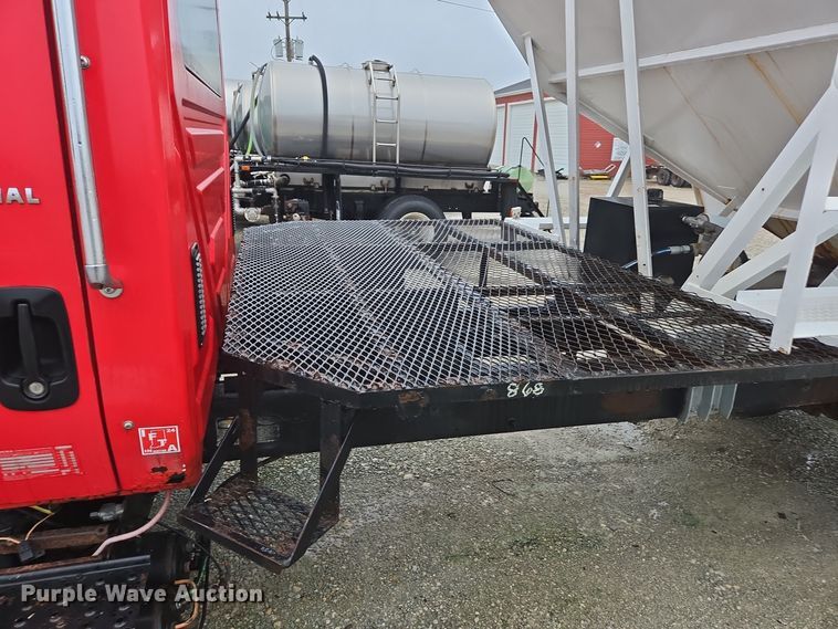 image for item DX1565 2007 International 4300 feed delivery truck