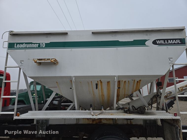 image for item DX1565 2007 International 4300 feed delivery truck