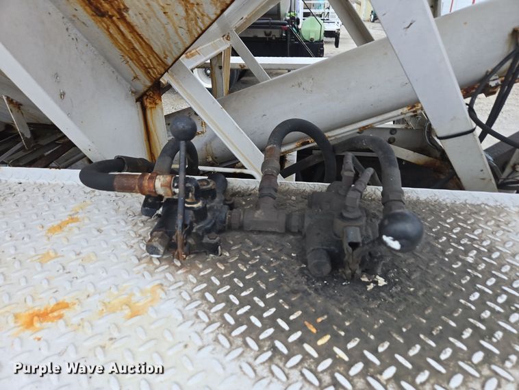 image for item DX1565 2007 International 4300 feed delivery truck