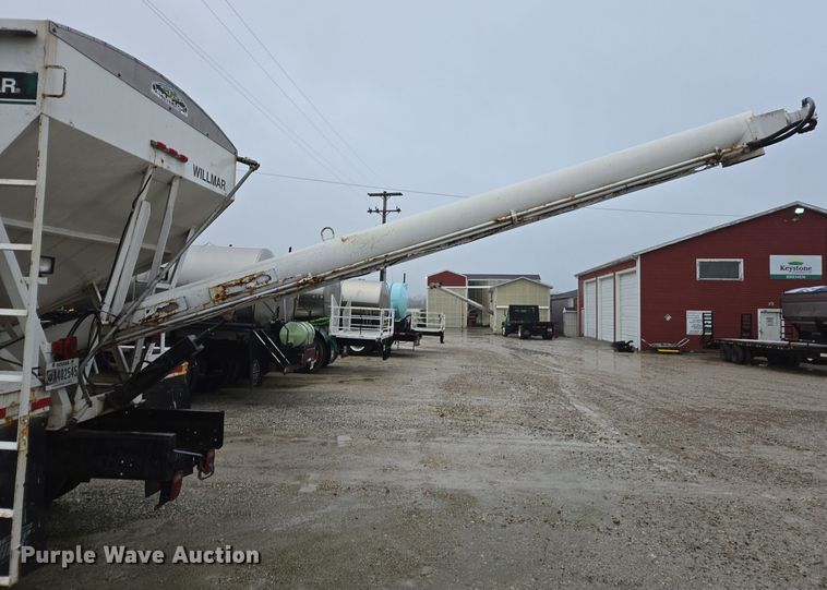 image for item DX1565 2007 International 4300 feed delivery truck