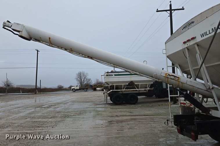 image for item DX1565 2007 International 4300 feed delivery truck