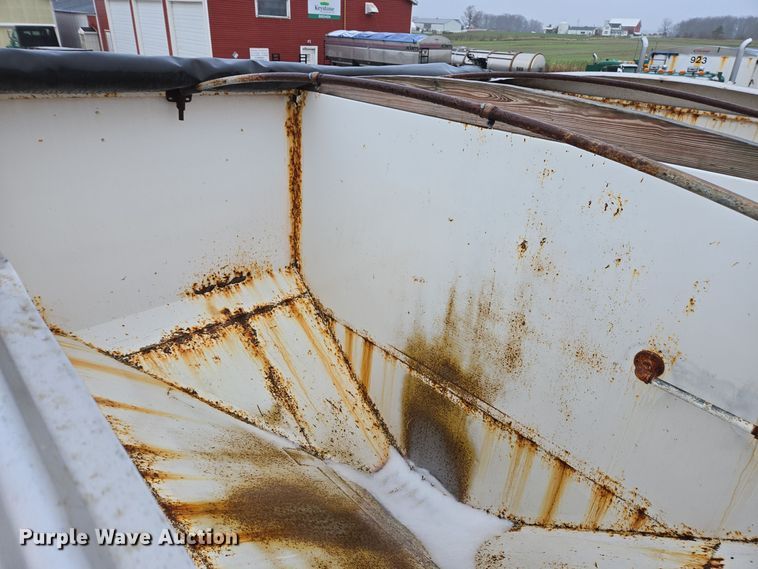 image for item DX1565 2007 International 4300 feed delivery truck