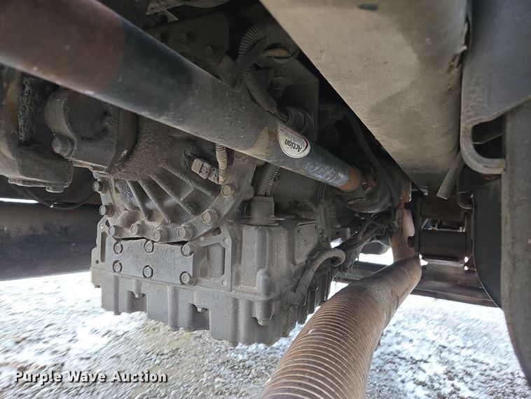 image for item DX1565 2007 International 4300 feed delivery truck