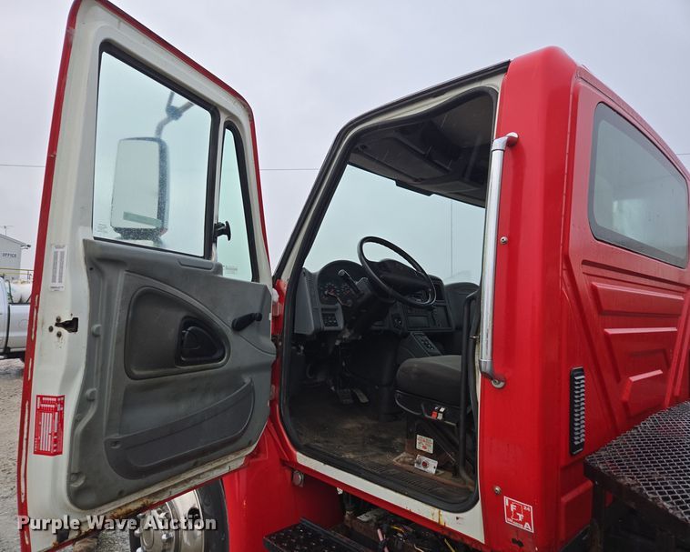 image for item DX1565 2007 International 4300 feed delivery truck