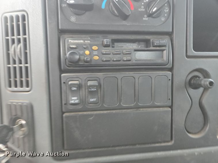 image for item DX1565 2007 International 4300 feed delivery truck