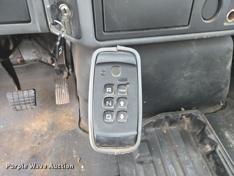 image for item DX1565 2007 International 4300 feed delivery truck