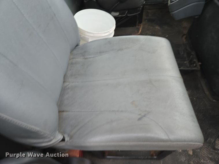 image for item DX1565 2007 International 4300 feed delivery truck