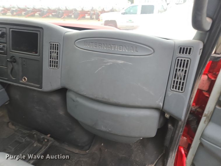 image for item DX1565 2007 International 4300 feed delivery truck