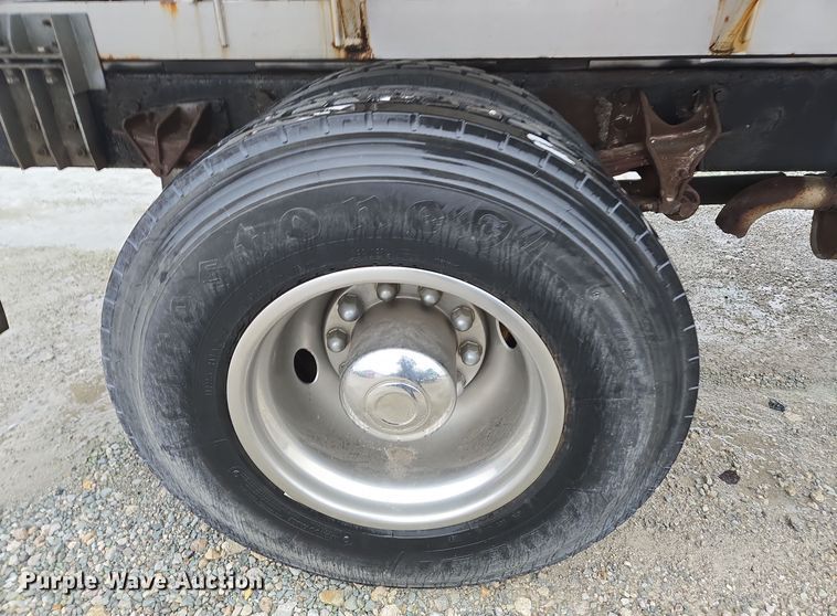 image for item DX1565 2007 International 4300 feed delivery truck