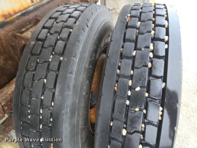 image for item DX1565 2007 International 4300 feed delivery truck