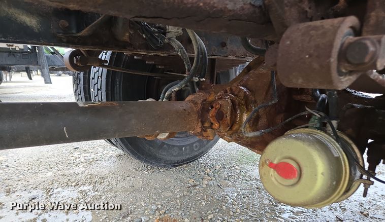 image for item DX1565 2007 International 4300 feed delivery truck