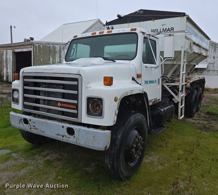 image for item DX1572 1986 International 1954 fertilizer delivery truck