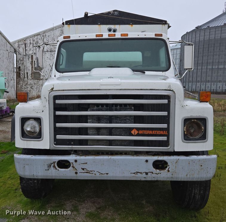 image for item DX1572 1986 International 1954 fertilizer delivery truck
