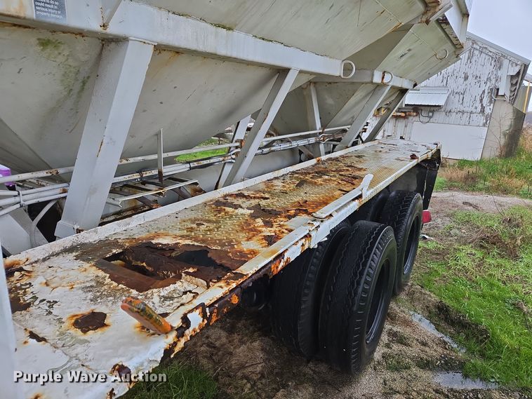 image for item DX1572 1986 International 1954 fertilizer delivery truck