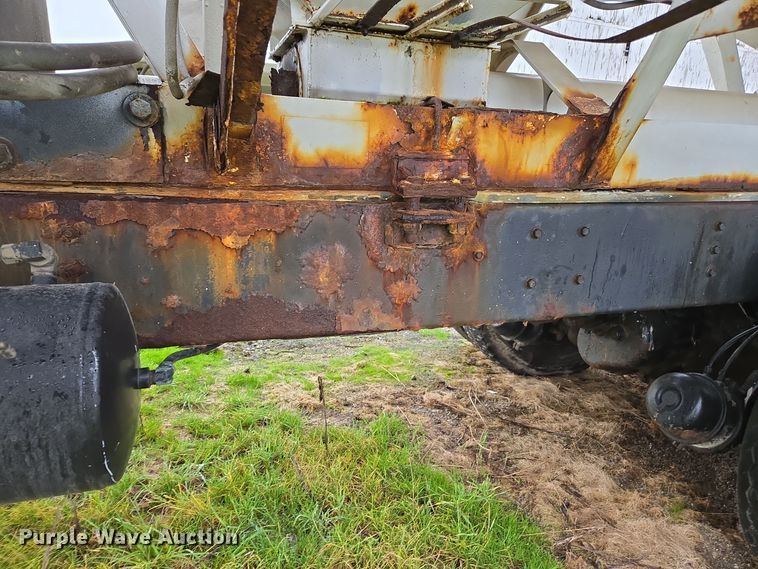 image for item DX1572 1986 International 1954 fertilizer delivery truck