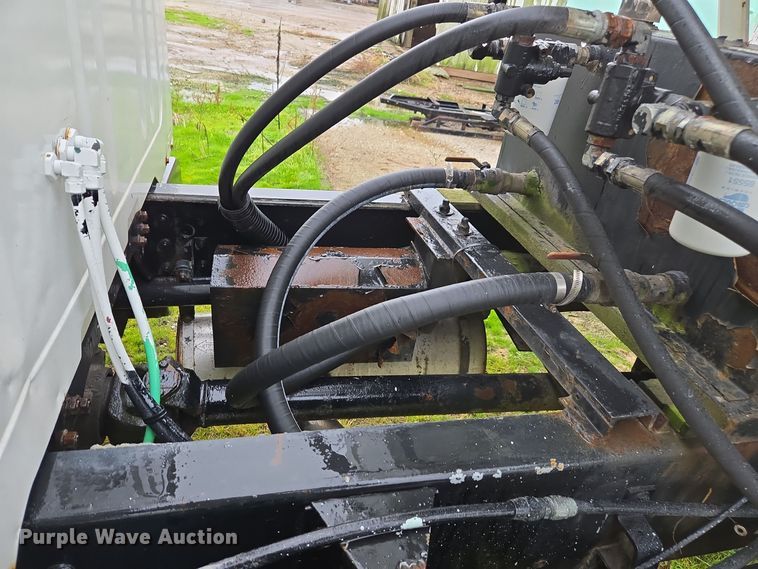 image for item DX1572 1986 International 1954 fertilizer delivery truck