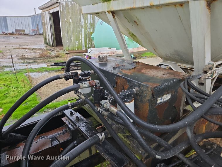 image for item DX1572 1986 International 1954 fertilizer delivery truck