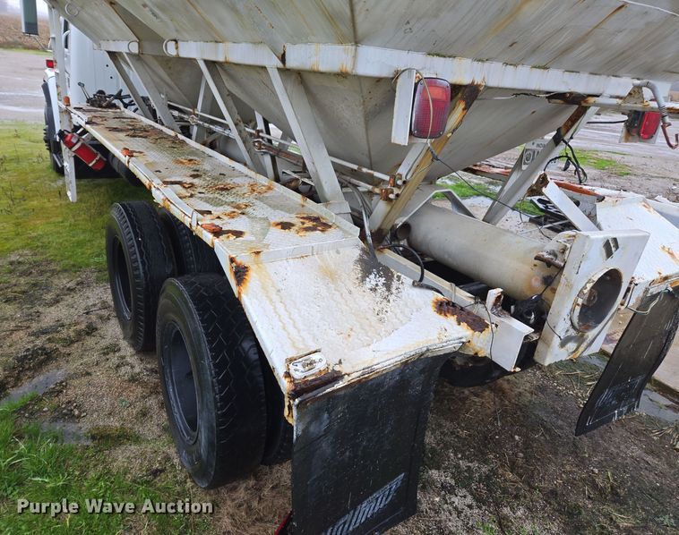 image for item DX1572 1986 International 1954 fertilizer delivery truck