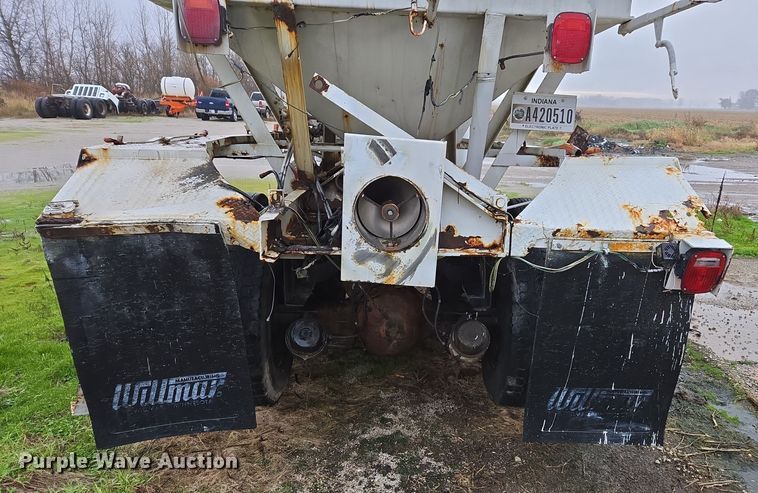 image for item DX1572 1986 International 1954 fertilizer delivery truck