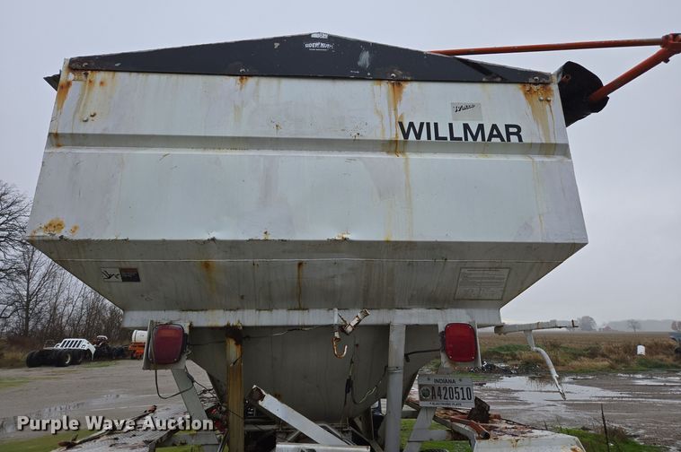 image for item DX1572 1986 International 1954 fertilizer delivery truck
