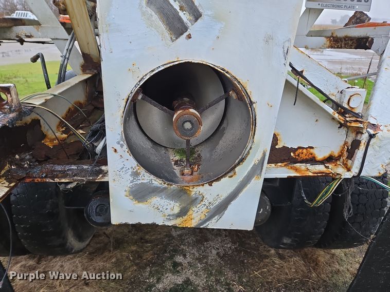 image for item DX1572 1986 International 1954 fertilizer delivery truck