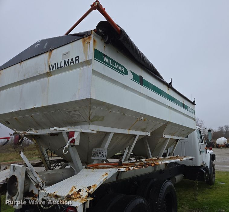 image for item DX1572 1986 International 1954 fertilizer delivery truck